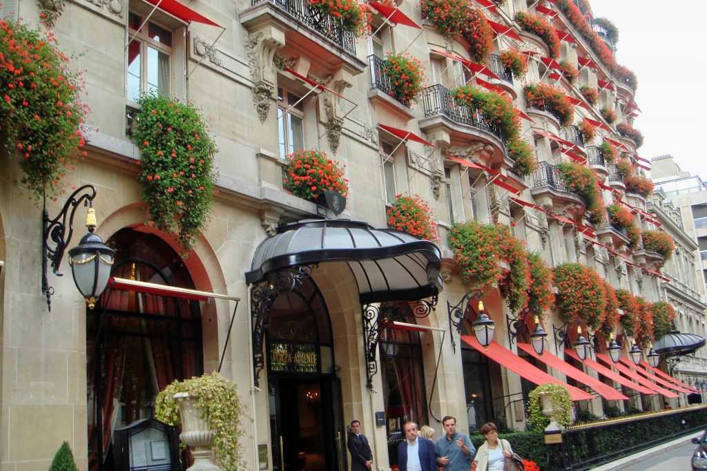 Plaza Athenée, Av Montaigne, Paris - Very Sex and the City