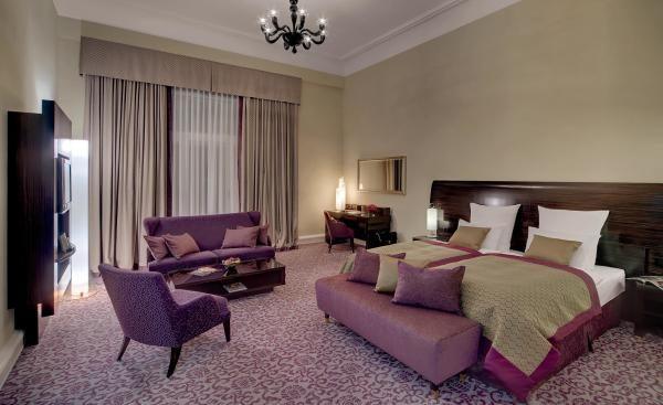 hotel atlantic kempinski hamburg deluxe room lake view 1