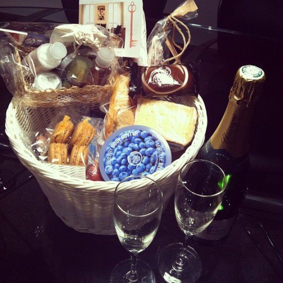 Avenue Story welcome hamper