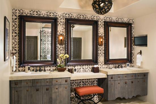 His and hers basins and a make-up station. Si, por favor.
