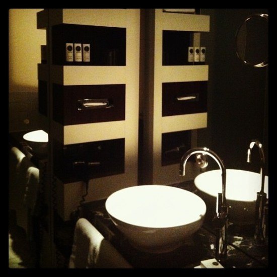 I have a thing for well-designed bathrooms...